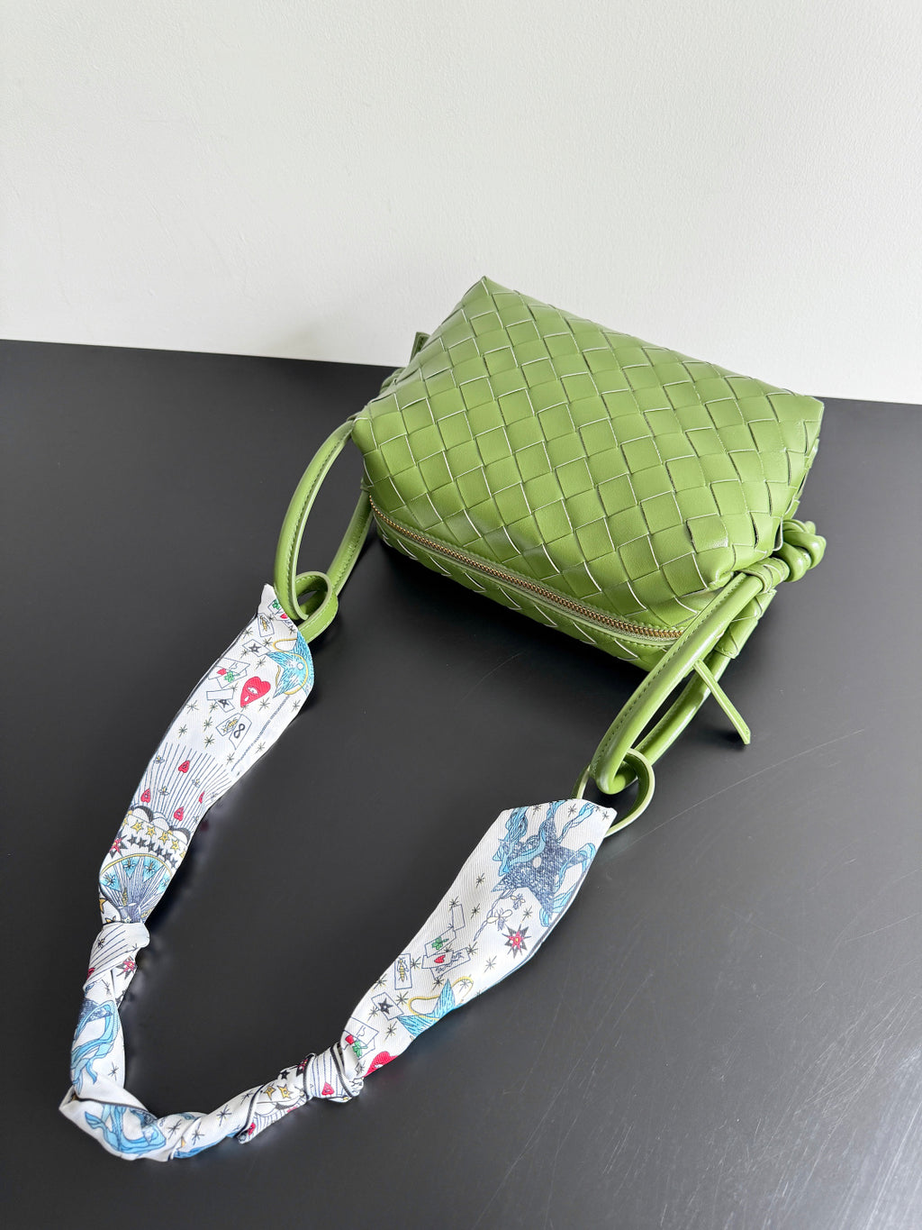 Bottega Veneta Black & Green Designer Handbag Edition 8 - detail image 2