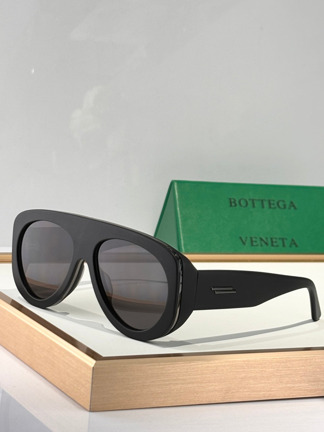 Bottega Veneta BV1362S Rose Gold & Green Designer Sunglasses 58-17-130 mm - detail image 3