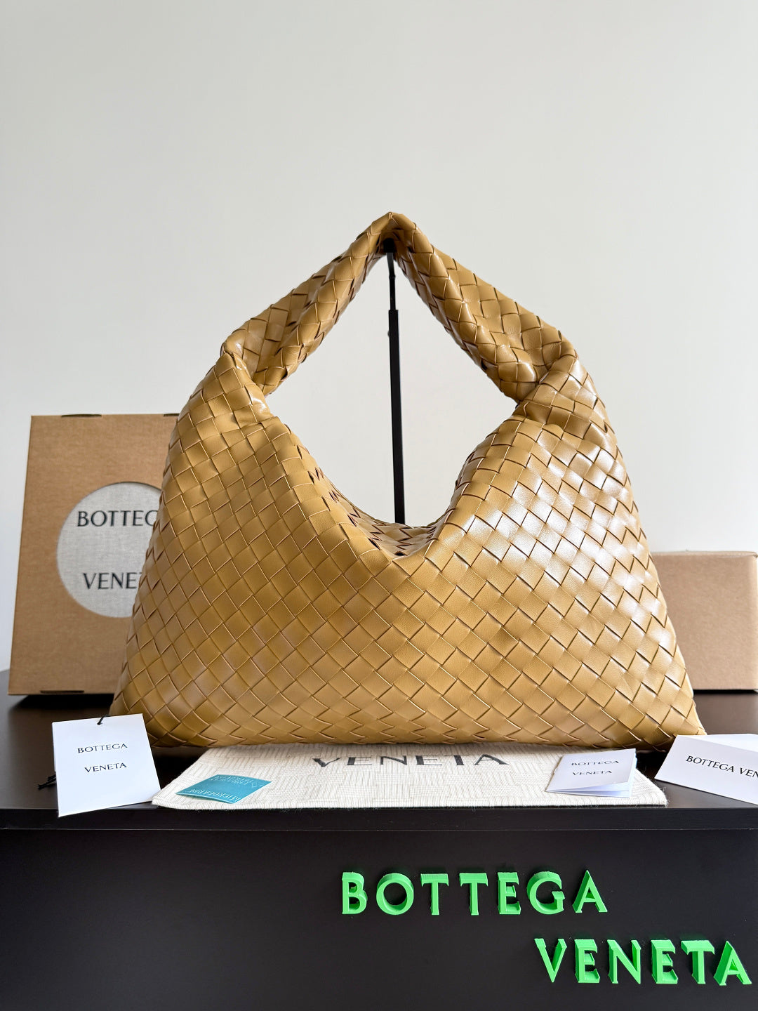 Bottega Veneta Orange Designer Handbag Edition 44
