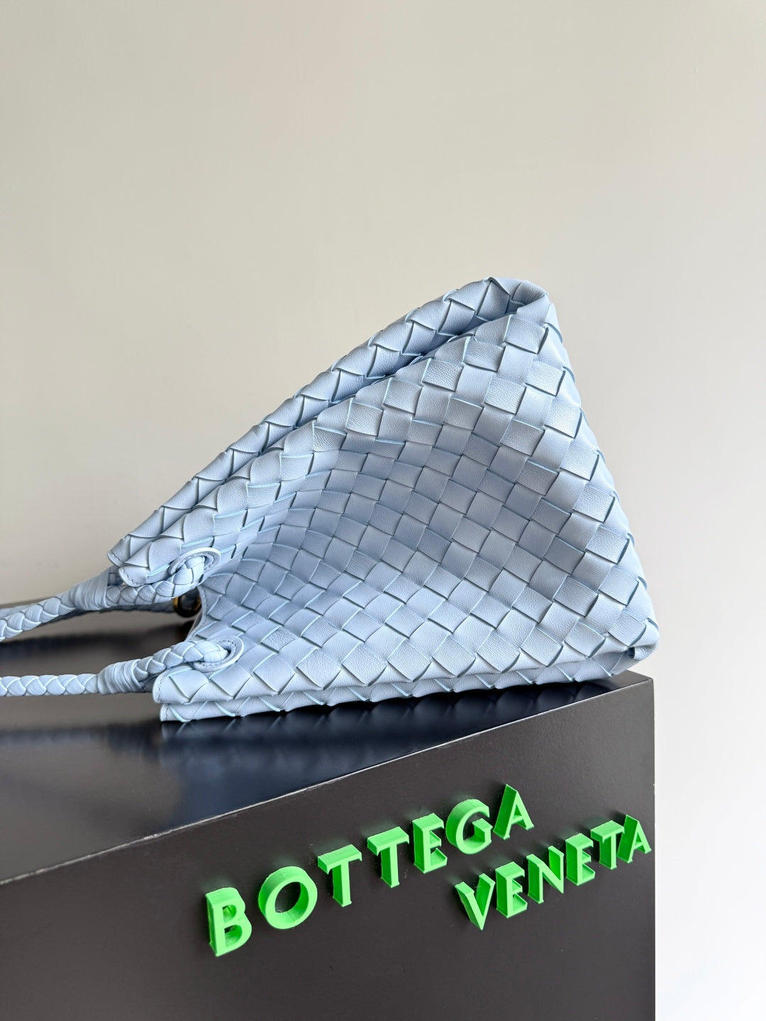 Bottega Veneta 796571 Black Designer Handbag Edition 2 - detail image 2