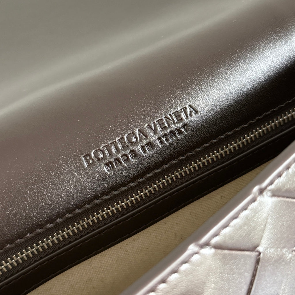 Bottega Veneta 815785 Black Designer Handbag Edition 2 - detail image 7