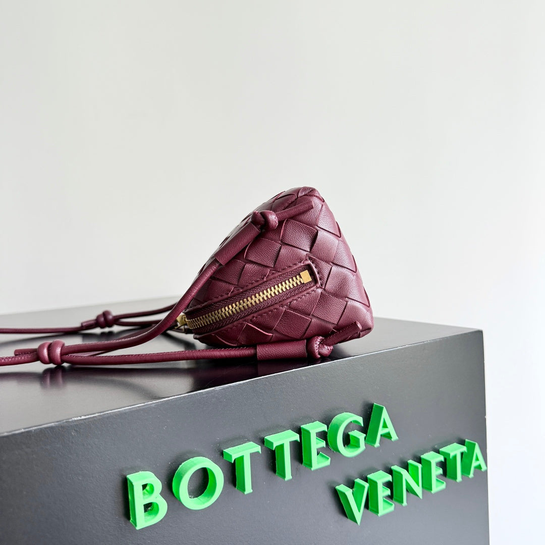Bottega Veneta 794258 Black Pouch Bag Edition 4 - detail image 2