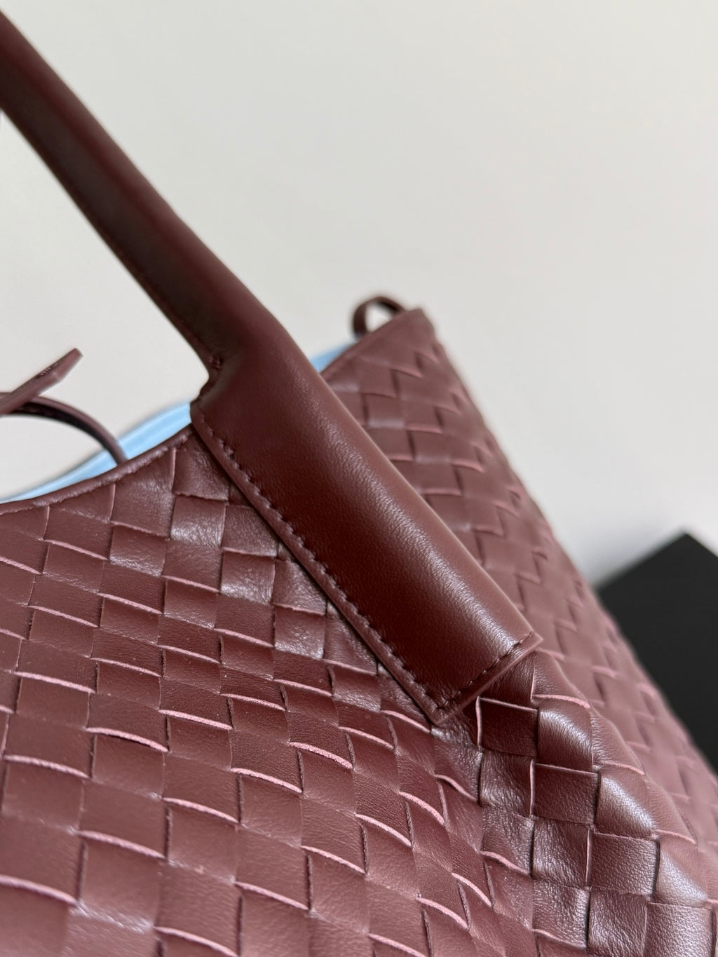 Bottega Veneta 817166 Black & Red Designer Handbag - detail image 4