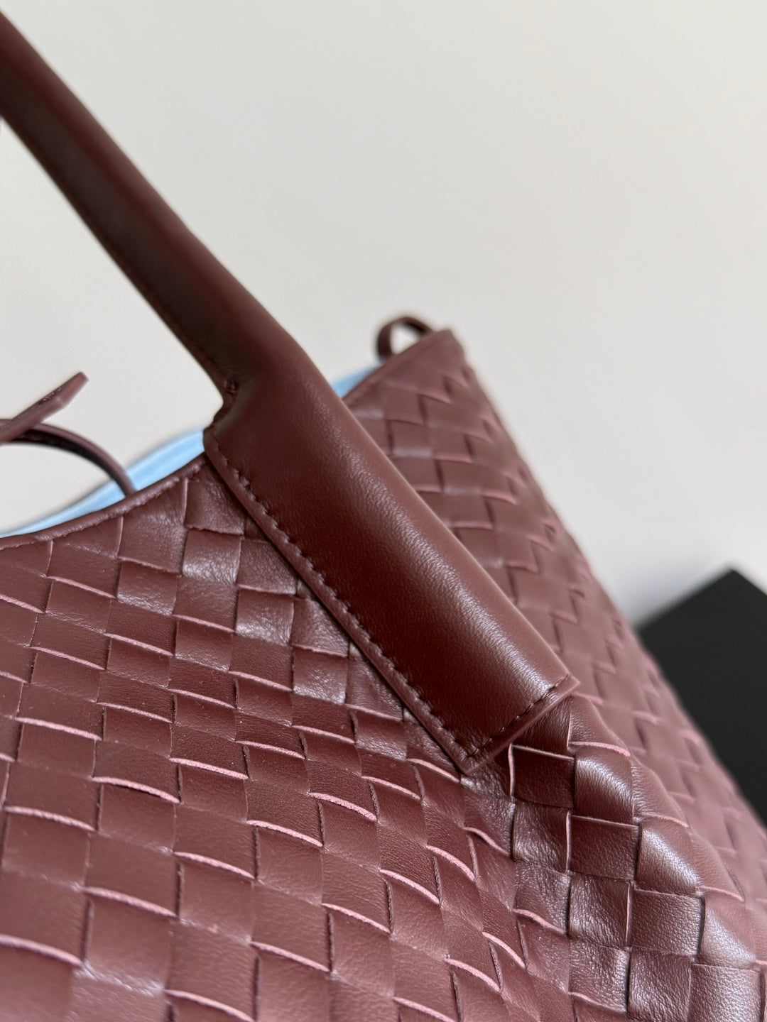 Bottega Veneta 817166 Black & Red Designer Handbag - detail image 4