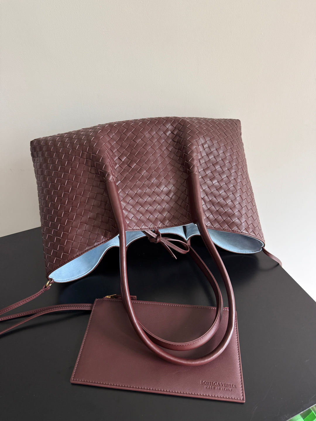 Bottega Veneta 817166 Black & Red Designer Handbag - detail image 2