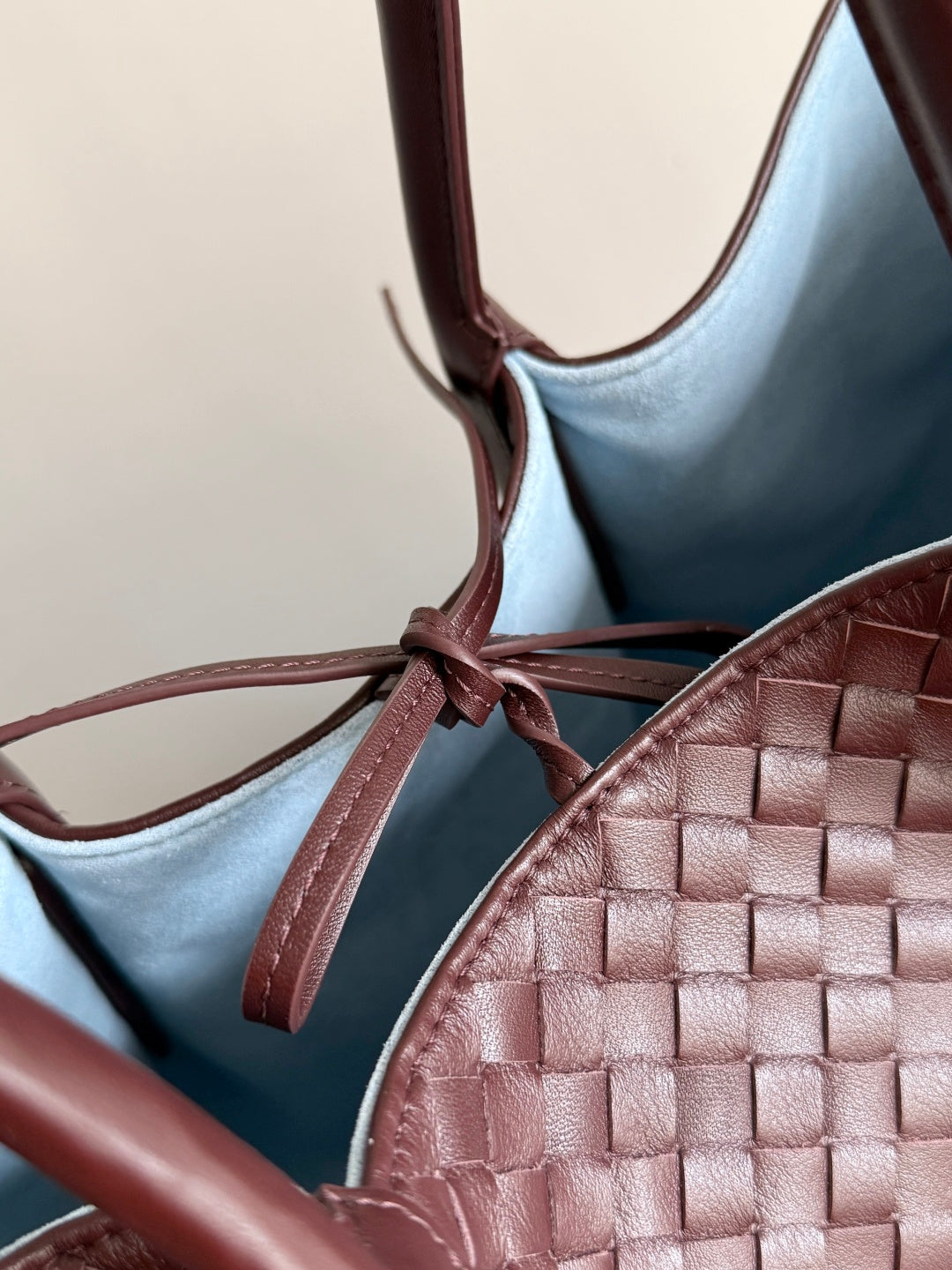 Bottega Veneta 817166 Black & Red Designer Handbag - detail image 6