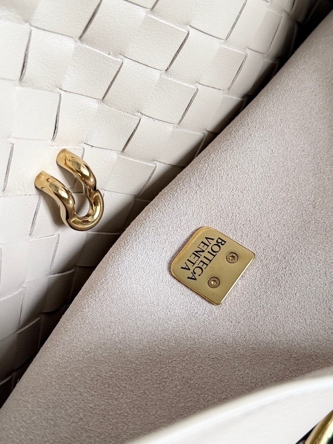 Bottega Veneta Black Designer Handbag Edition 721 - detail image 5