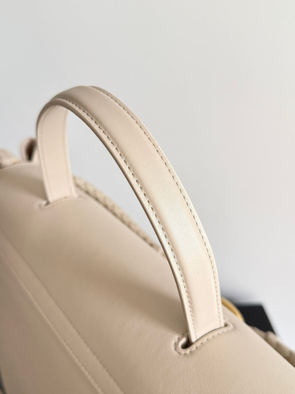 Bottega Veneta Black Designer Handbag Edition 721 - detail image 8