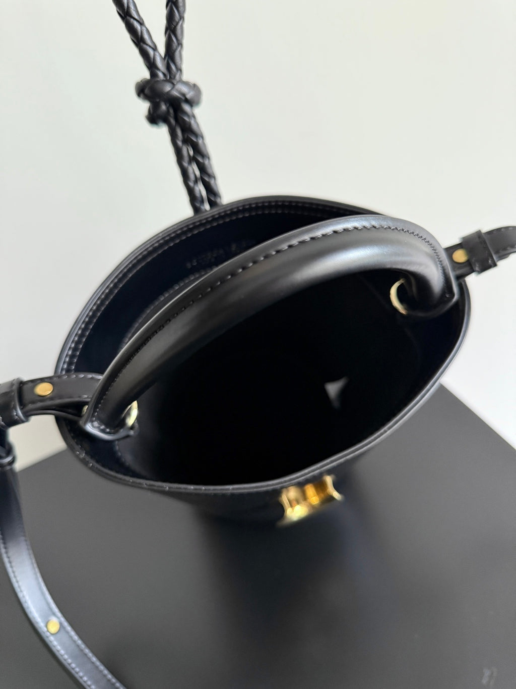 Bottega Veneta 815244 Black Bucket Bag Edition 2 - detail image 9