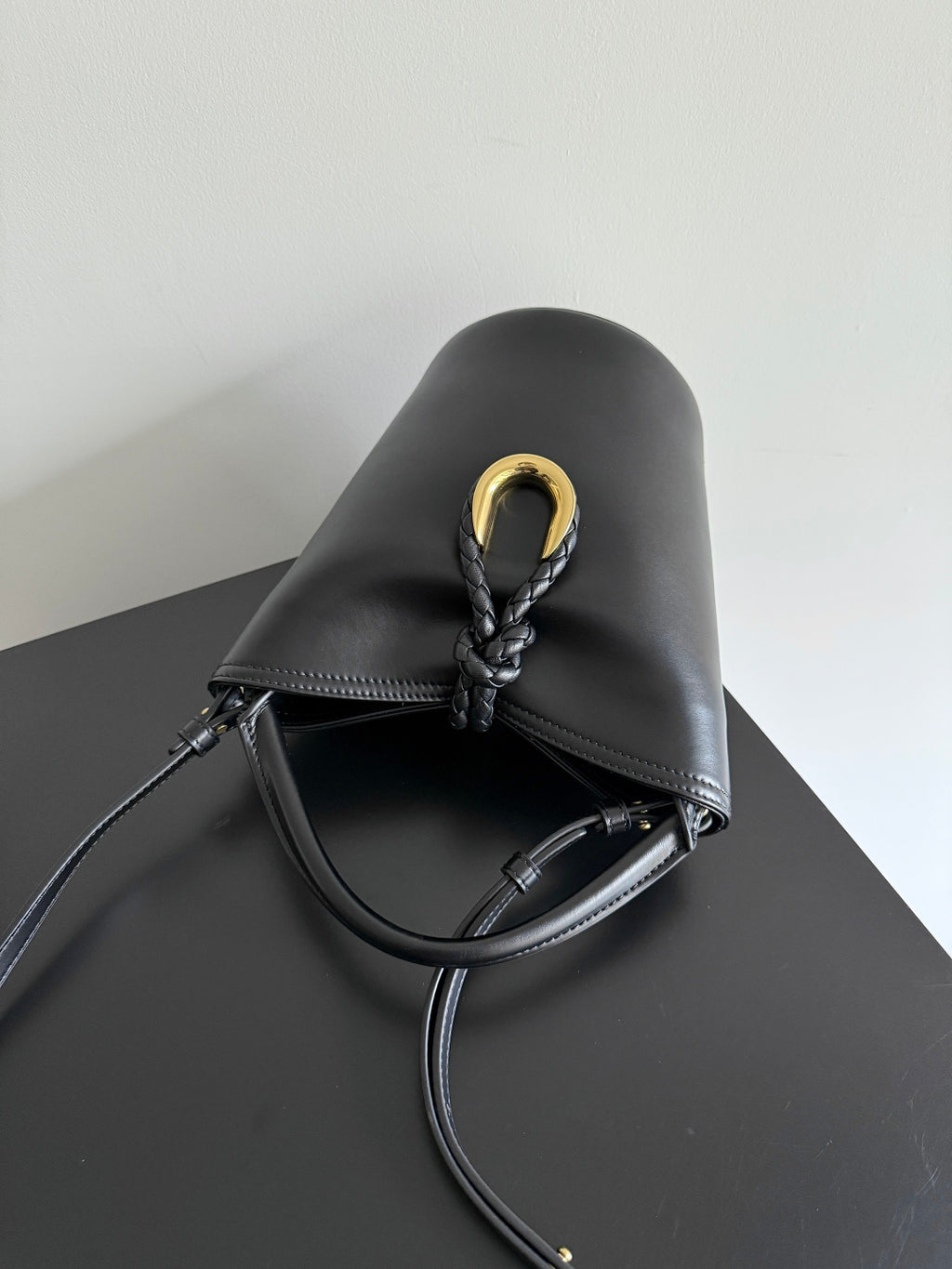 Bottega Veneta 815244 Black Bucket Bag Edition 2 - detail image 4