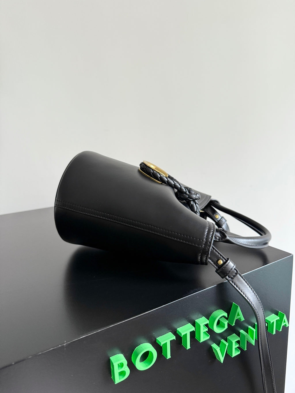 Bottega Veneta 815244 Black Bucket Bag Edition 2 - detail image 2