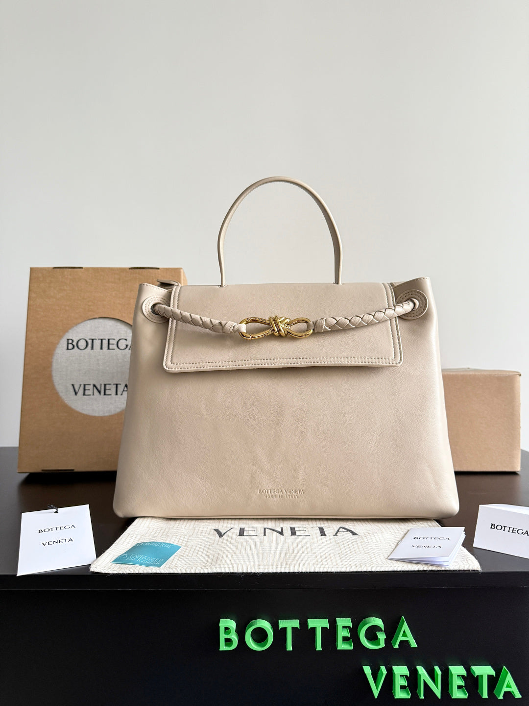 Bottega Veneta Black Designer Handbag Edition 722