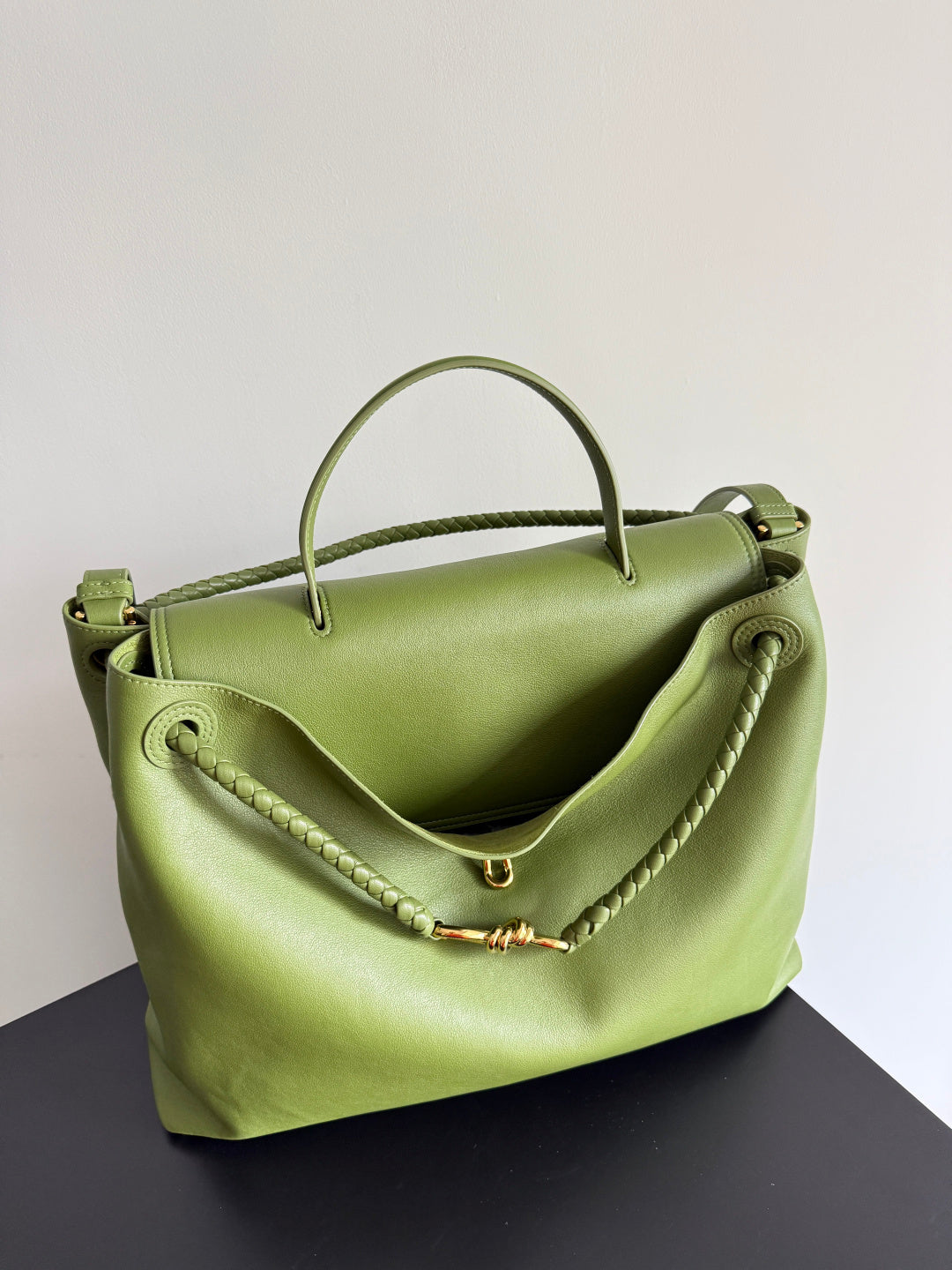 Bottega Veneta Green & Olive Green Designer Handbag - detail image 2