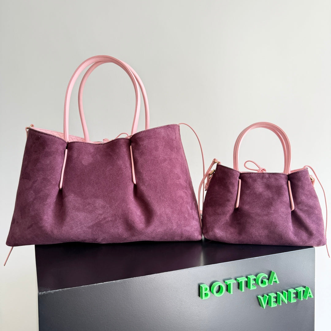 Bottega Veneta Multicolor Designer Handbag Edition 38