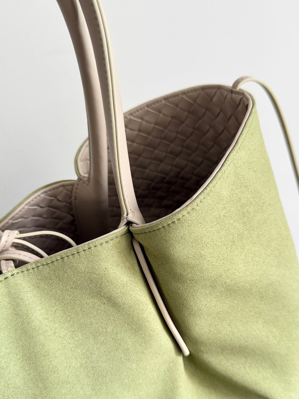 Bottega Veneta 817166 Black Designer Handbag Edition 4 - detail image 8
