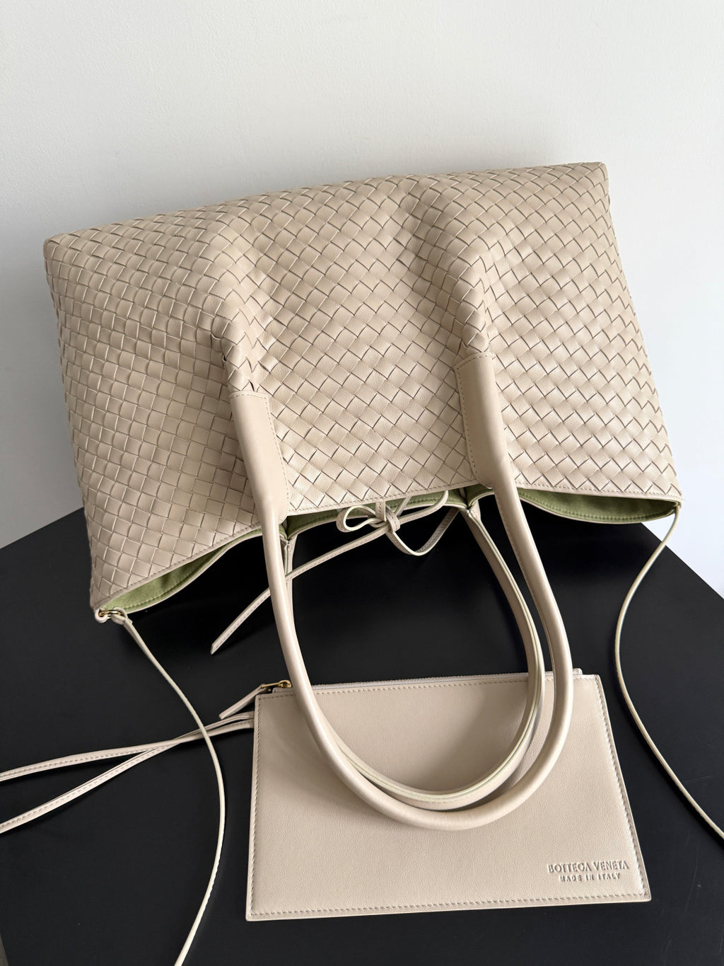 Bottega Veneta 817166 Black Designer Handbag Edition 4 - detail image 4