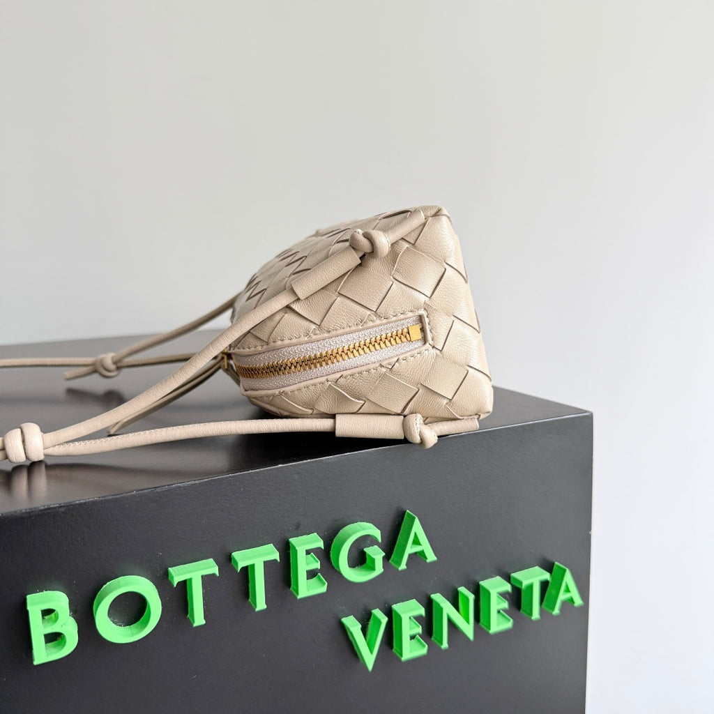 Bottega Veneta 794258 Silver Pouch Bag Edition 4 - detail image 2