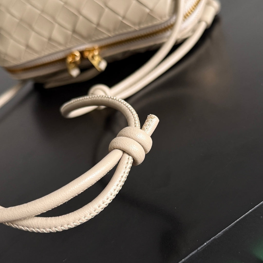 Bottega Veneta 794258 Silver Pouch Bag Edition 4 - detail image 6