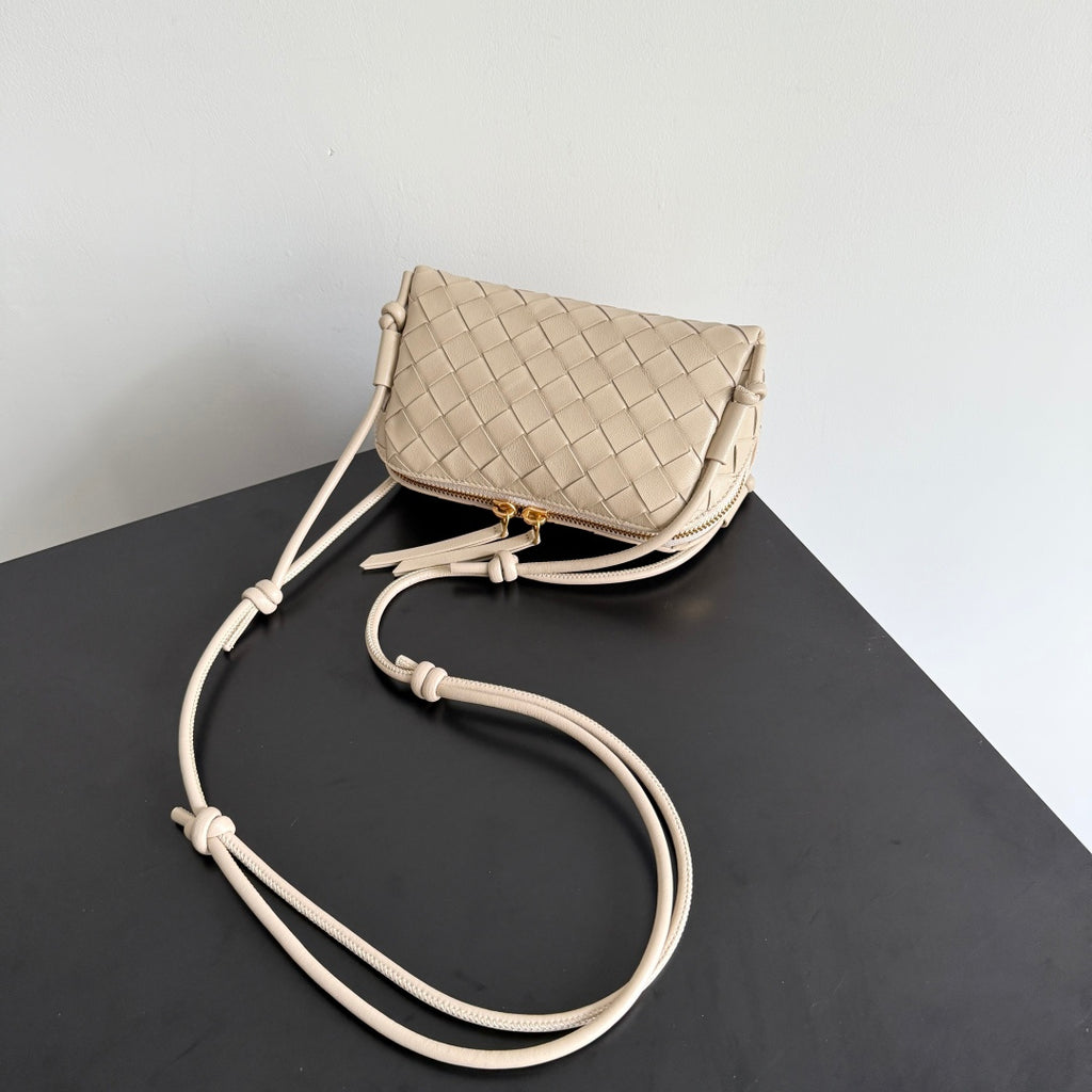 Bottega Veneta 794258 Silver Pouch Bag Edition 4 - detail image 5