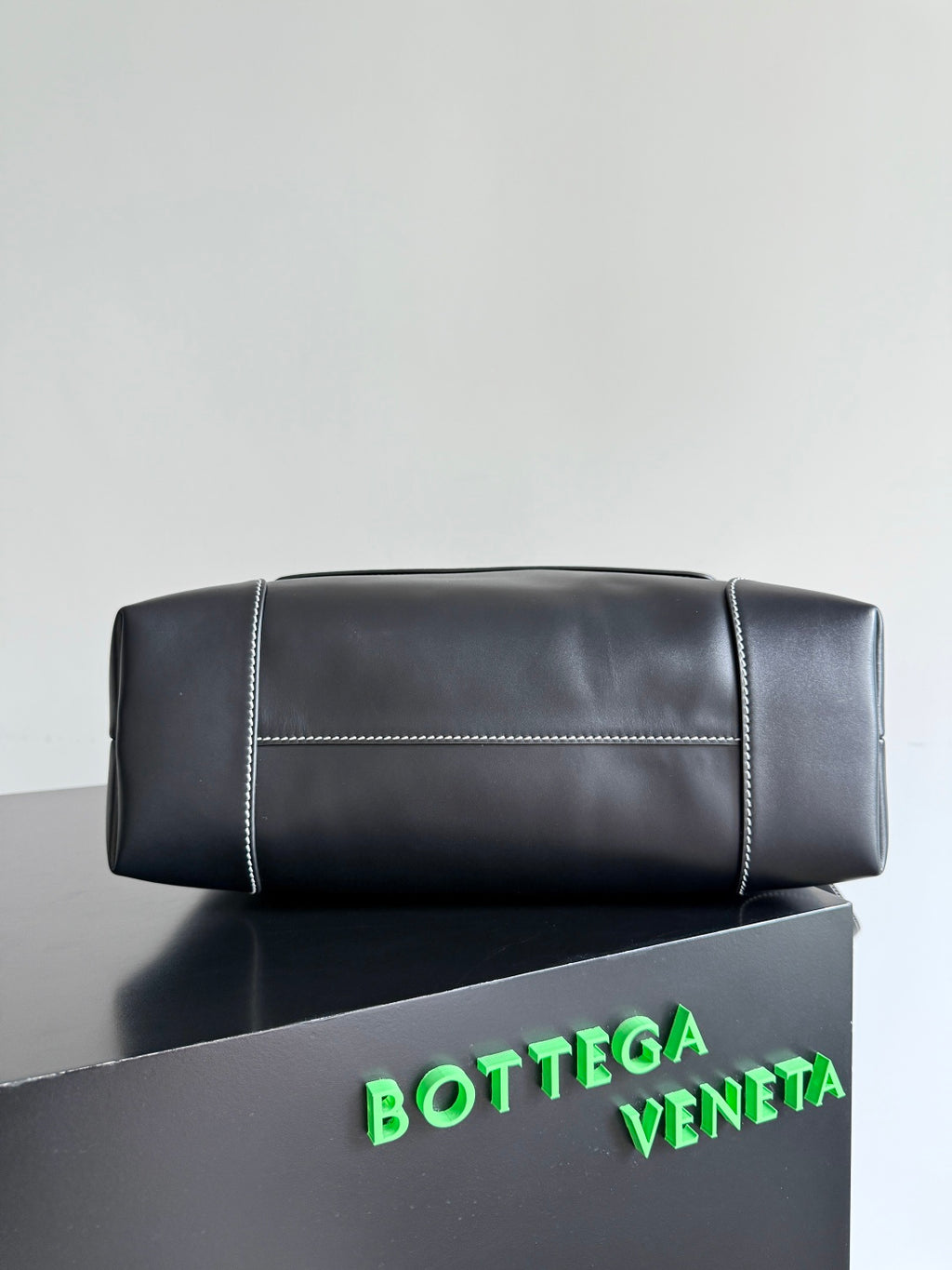 Bottega Veneta 807715 Black Designer Handbag - detail image 8