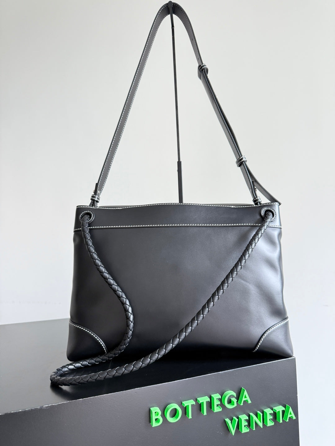 Bottega Veneta 807715 Black Designer Handbag - detail image 3