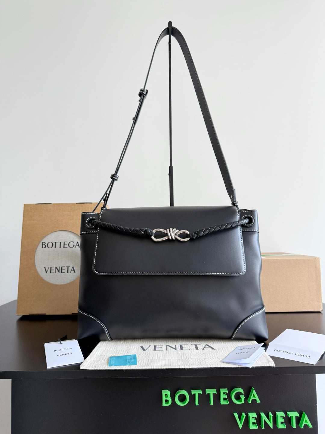 Bottega Veneta Black Designer Handbag Edition 743