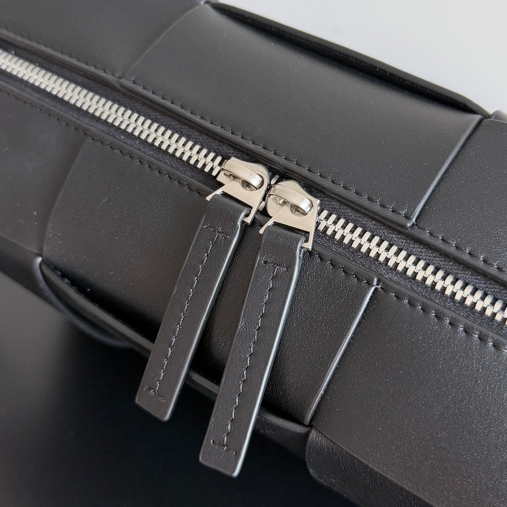 Bottega Veneta 731165 Black Designer Handbag - detail image 6