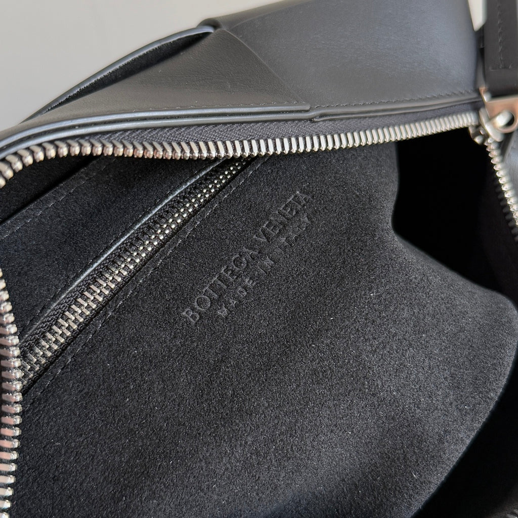 Bottega Veneta 731165 Black Designer Handbag - detail image 7