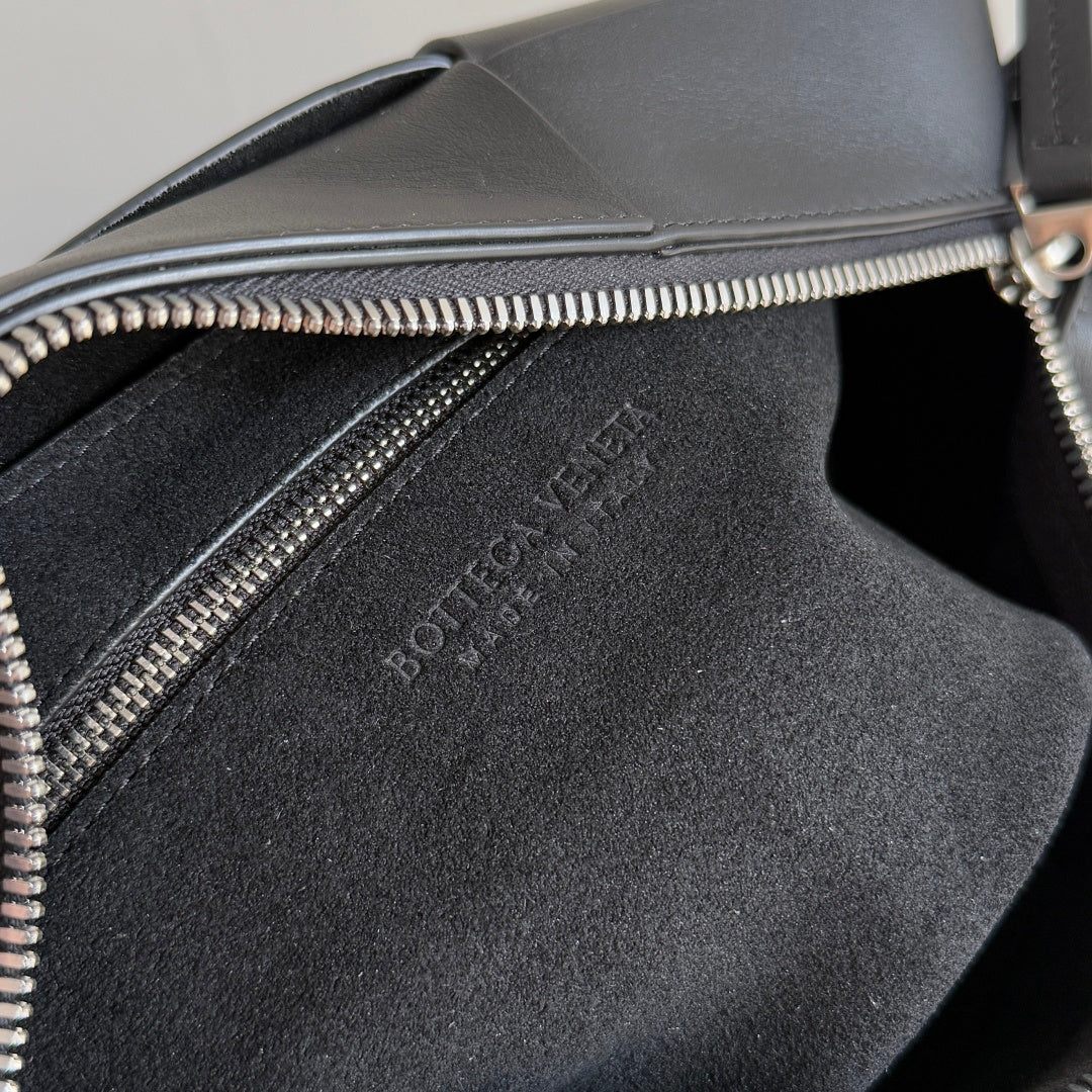 Bottega Veneta 731165 Black Designer Handbag - detail image 7