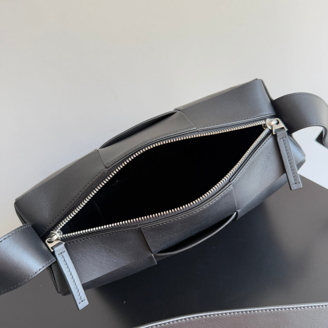 Bottega Veneta 731165 Black Designer Handbag - detail image 9
