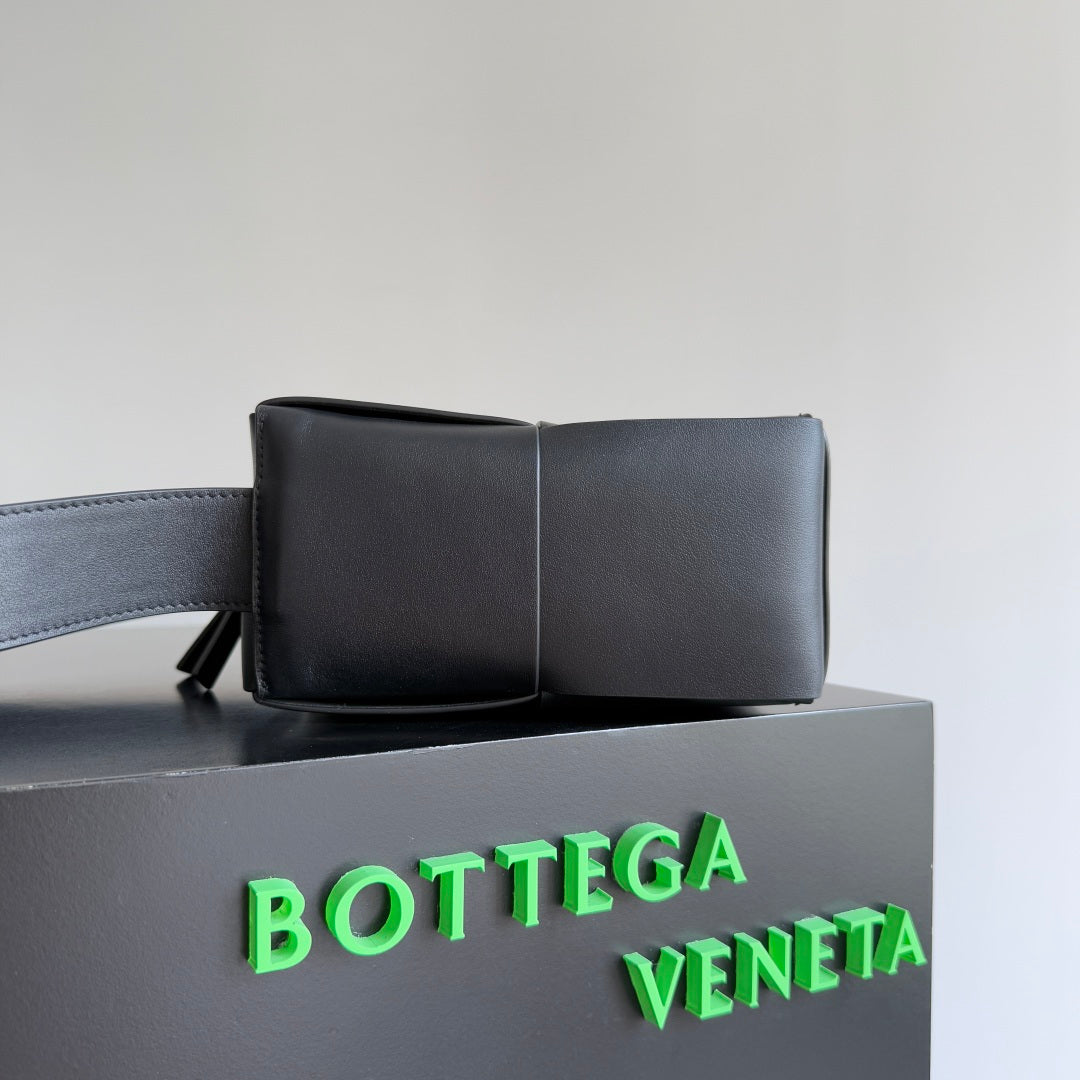 Bottega Veneta 731165 Black Designer Handbag - detail image 2