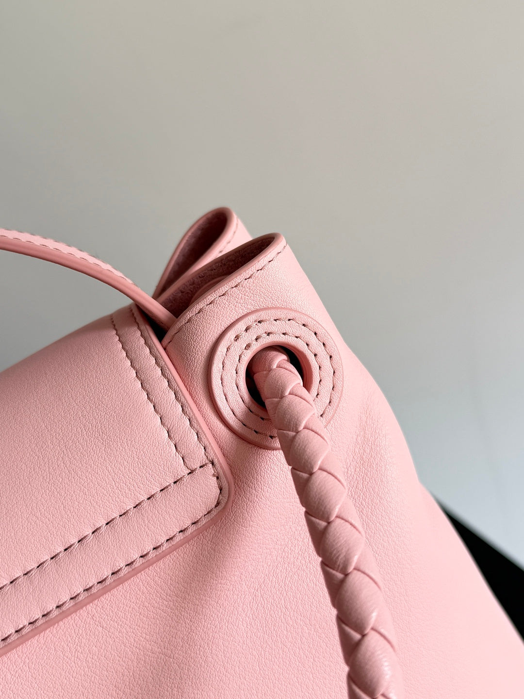 Bottega Veneta Red Designer Handbag Edition 31 - detail image 3