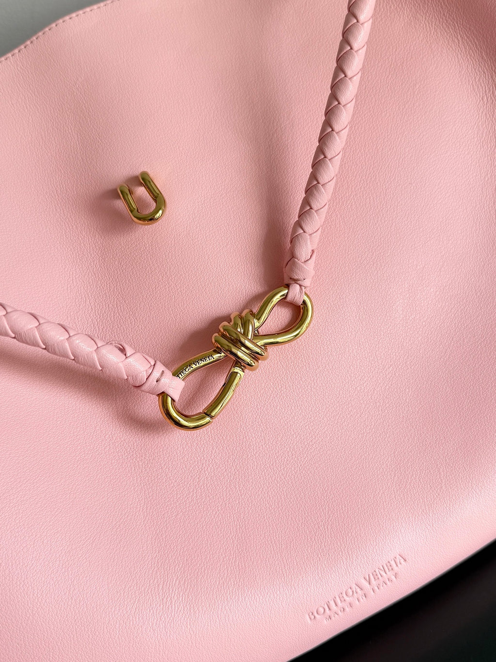 Bottega Veneta Red Designer Handbag Edition 31 - detail image 9
