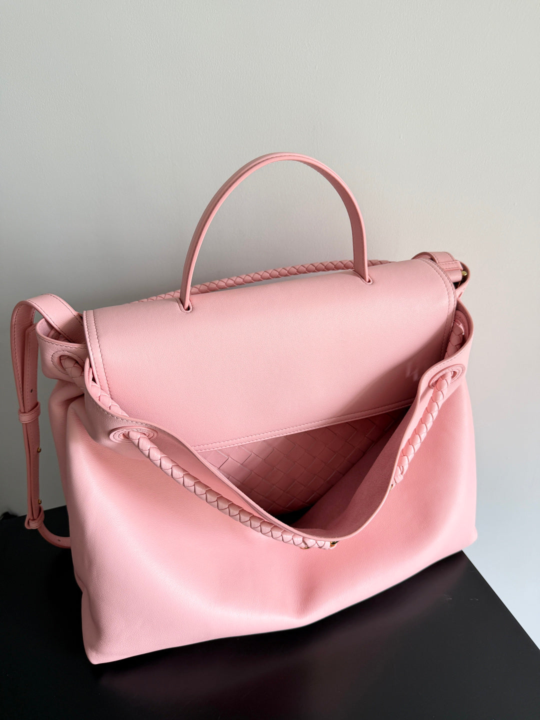 Bottega Veneta Red Designer Handbag Edition 31 - detail image 2