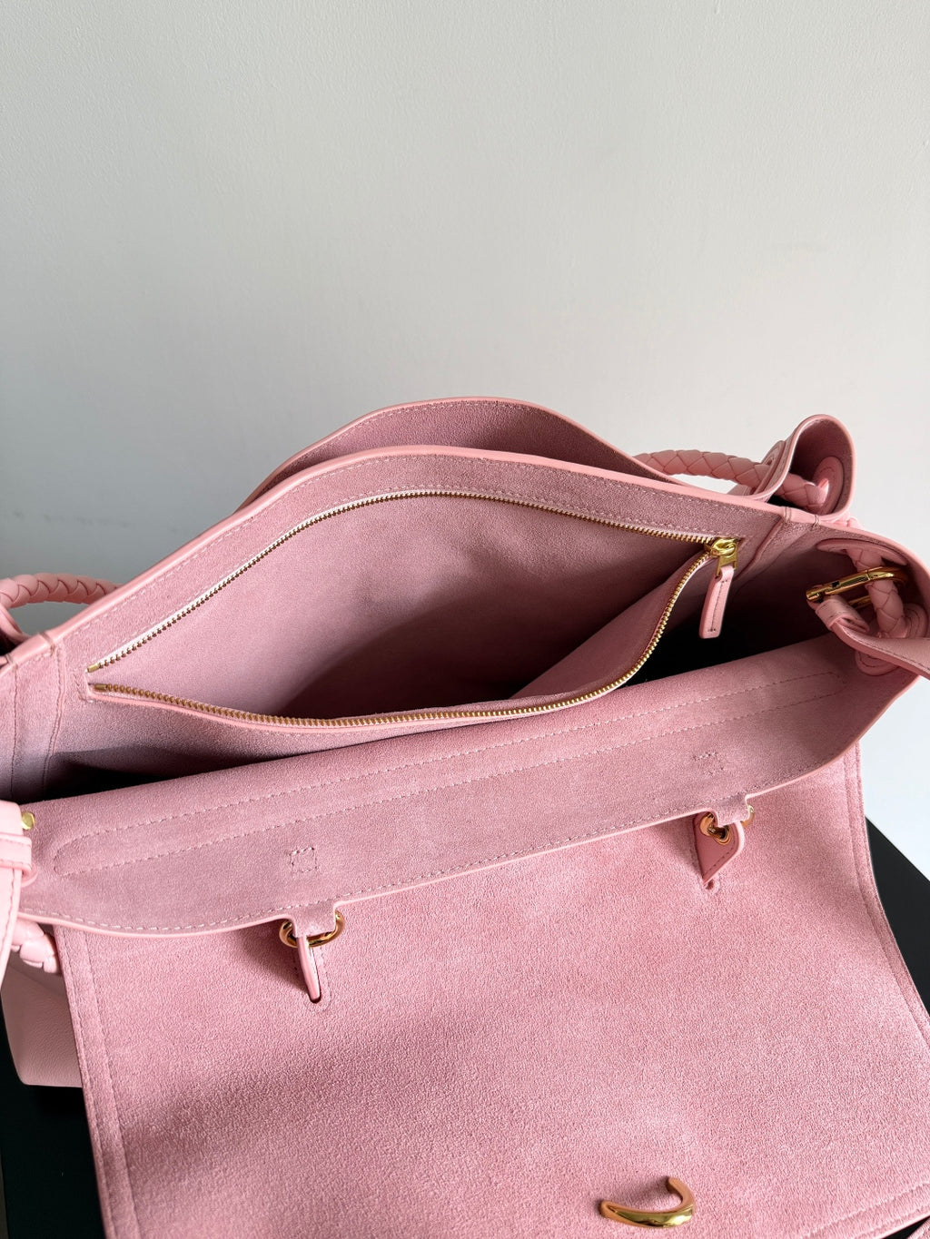 Bottega Veneta Red Designer Handbag Edition 31 - detail image 6