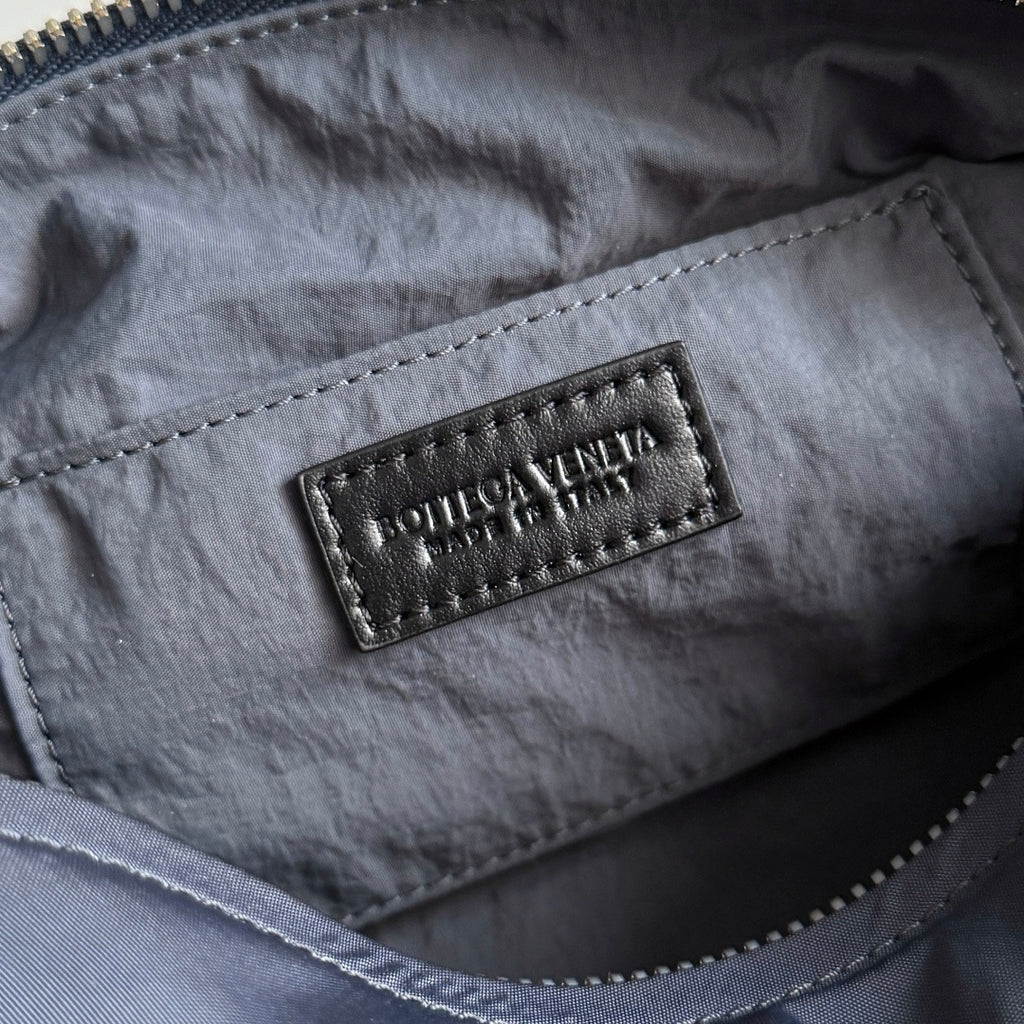 Bottega Veneta 806369 Black Designer Handbag Edition 2 - detail image 5
