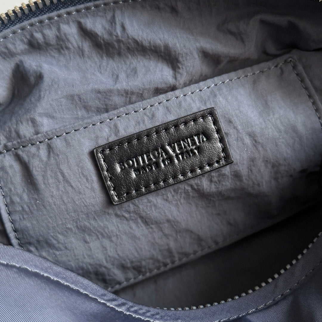 Bottega Veneta 806369 Black Designer Handbag Edition 2 - detail image 5