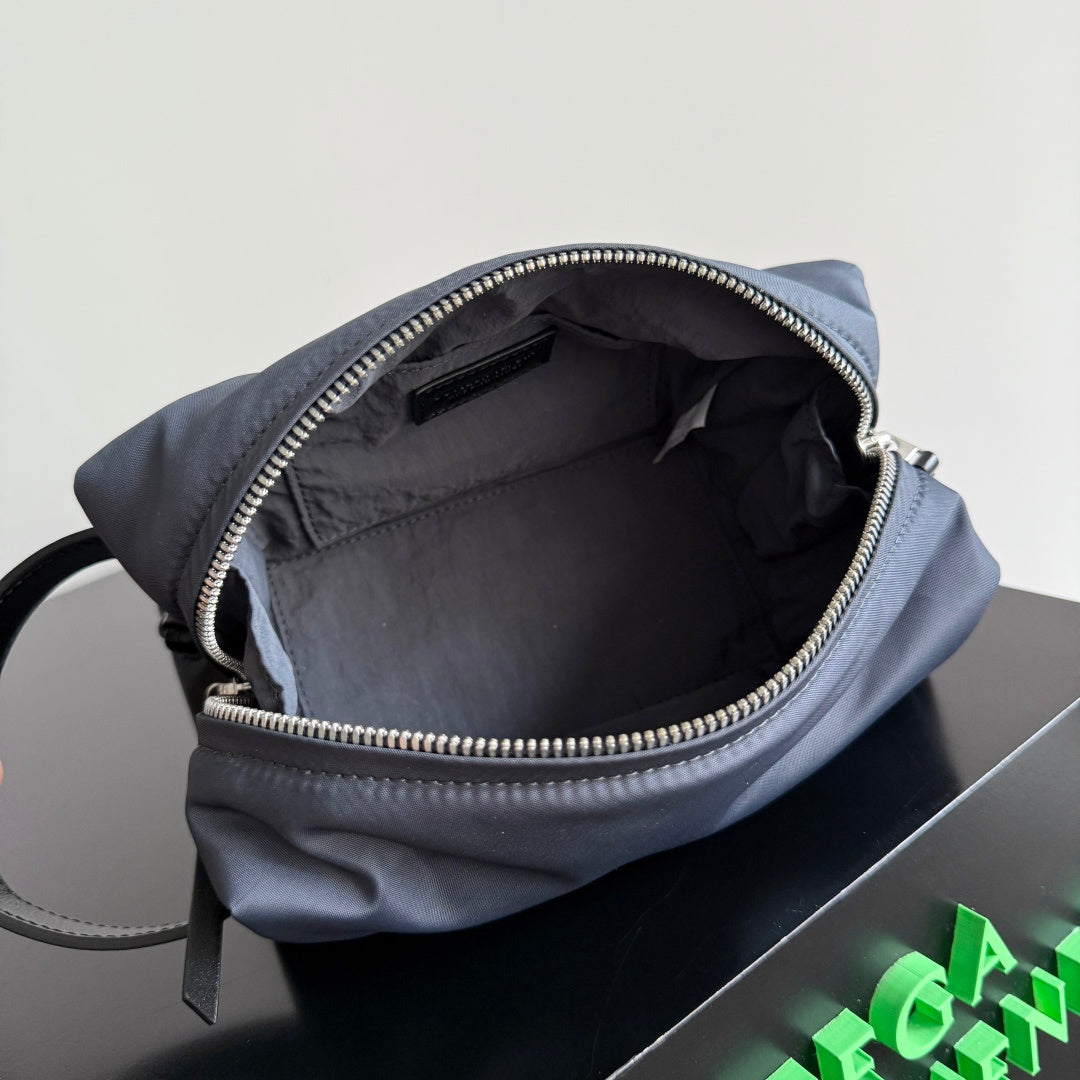 Bottega Veneta 806369 Black Designer Handbag Edition 2 - detail image 9