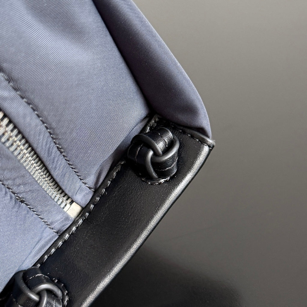 Bottega Veneta 806369 Black Designer Handbag Edition 2 - detail image 2