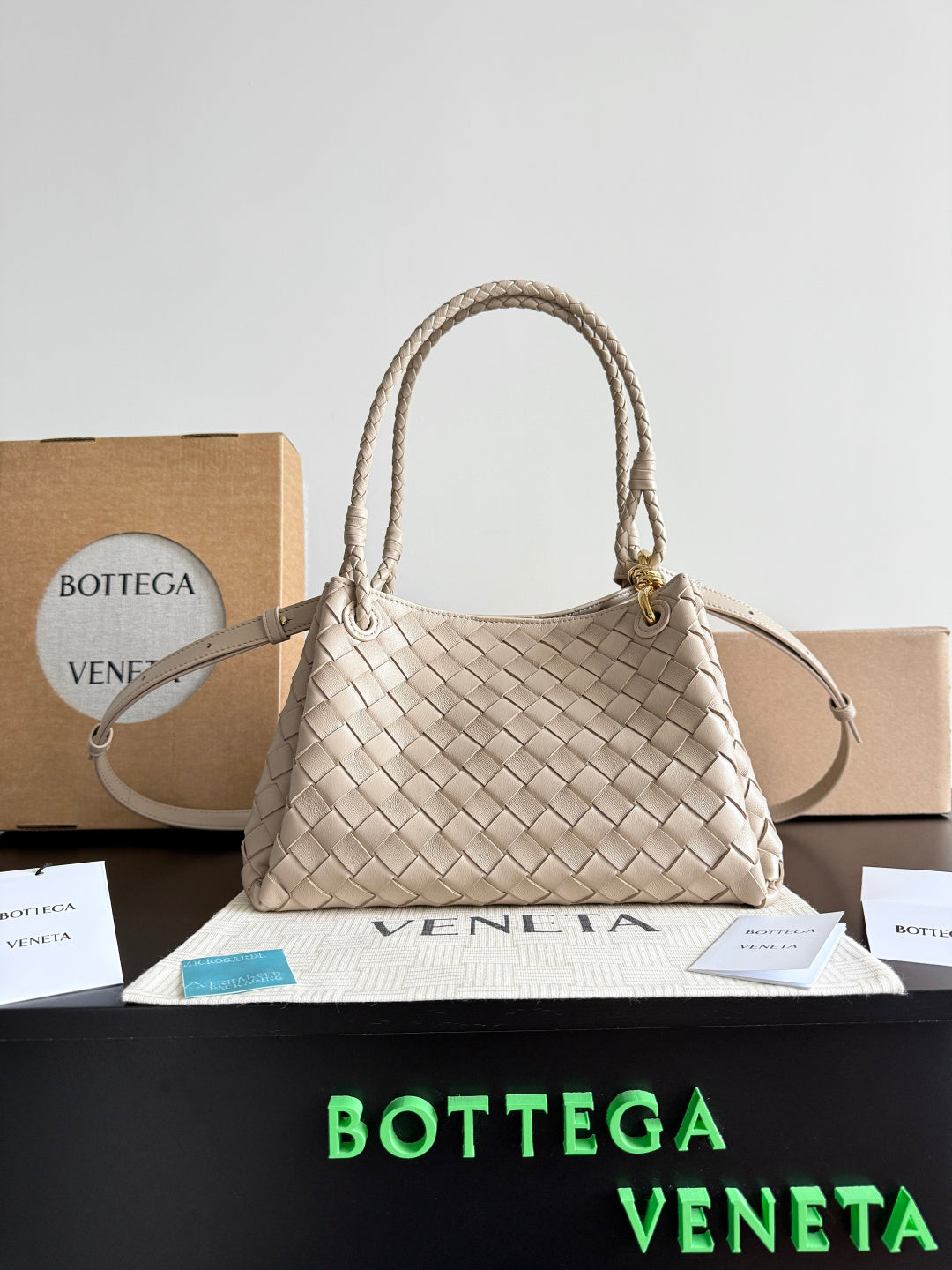 Bottega Veneta Black Designer Handbag Edition 732