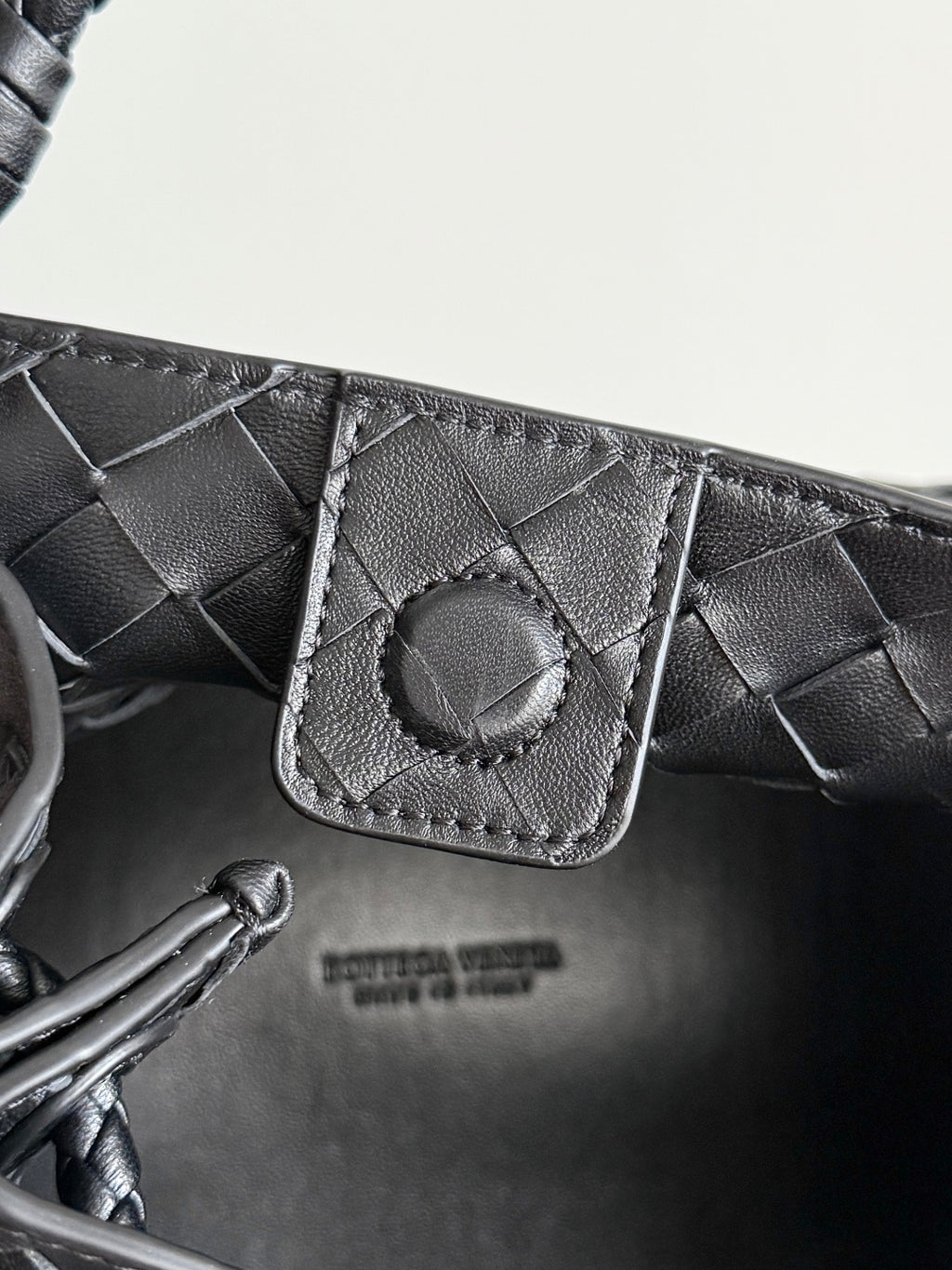 Bottega Veneta 835921 Black Designer Handbag Edition 6 - detail image 7
