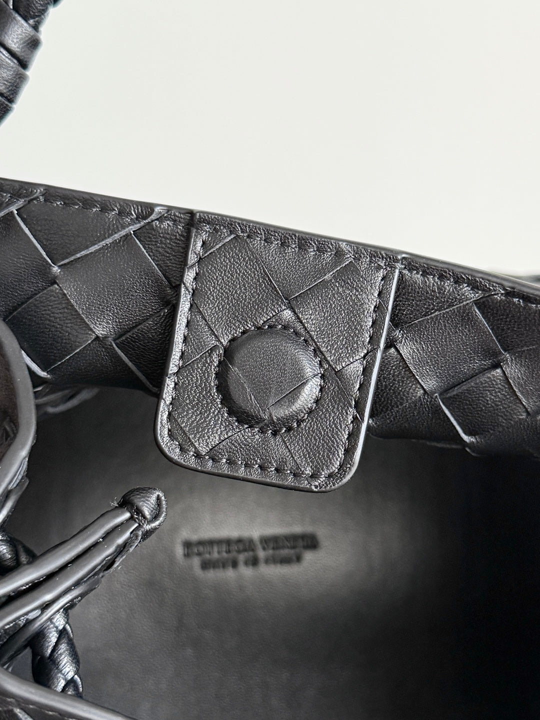 Bottega Veneta 835921 Black Designer Handbag Edition 6 - detail image 7
