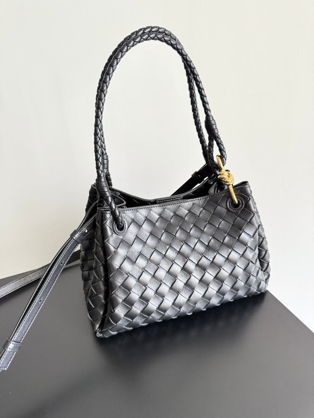 Bottega Veneta 835921 Black Designer Handbag Edition 6 - detail image 2