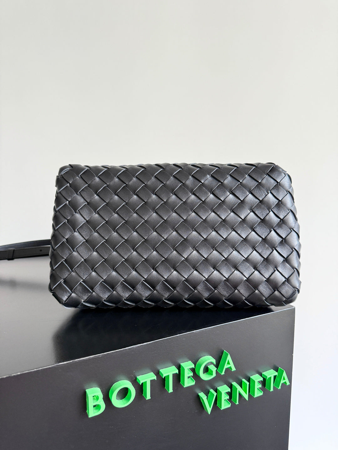 Bottega Veneta 835921 Black Designer Handbag Edition 6 - detail image 3