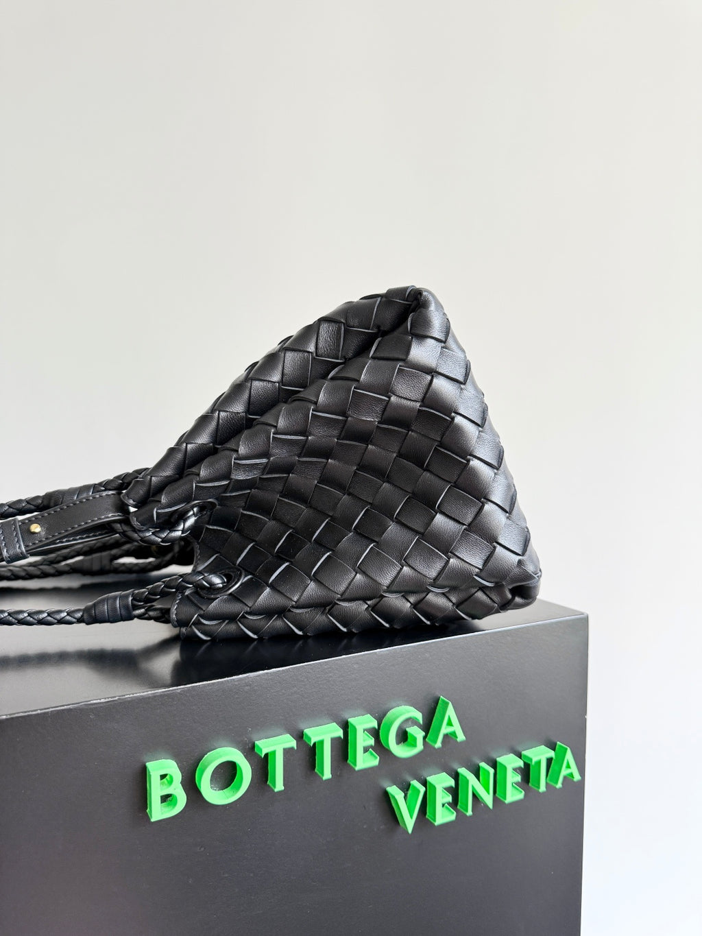 Bottega Veneta 835921 Black Designer Handbag Edition 6 - detail image 4