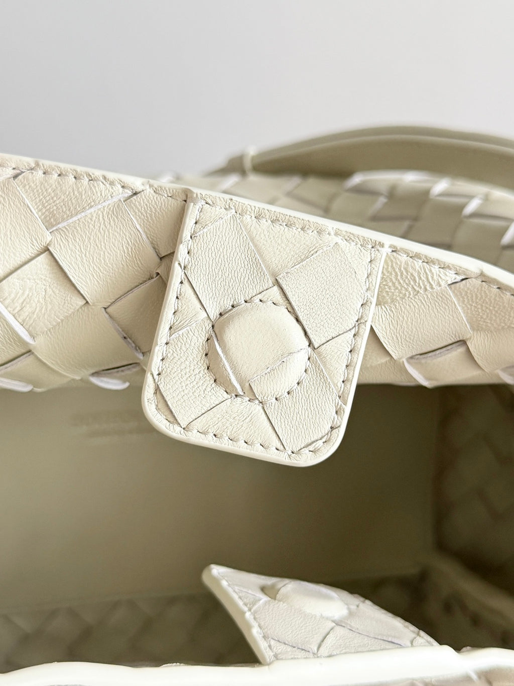 Bottega Veneta 835921 Black Designer Handbag Edition 8 - detail image 7
