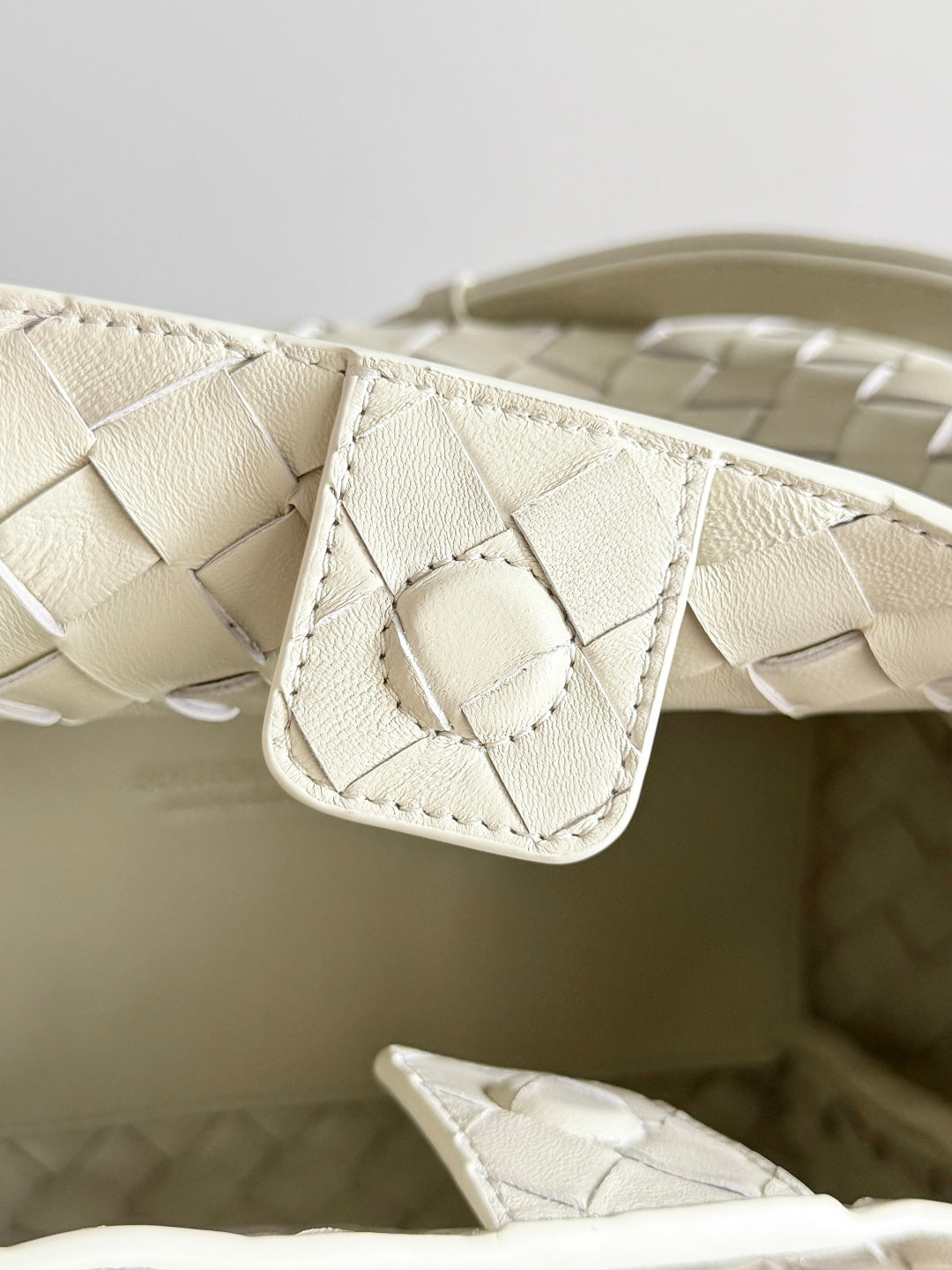 Bottega Veneta 835921 Black Designer Handbag Edition 8 - detail image 7