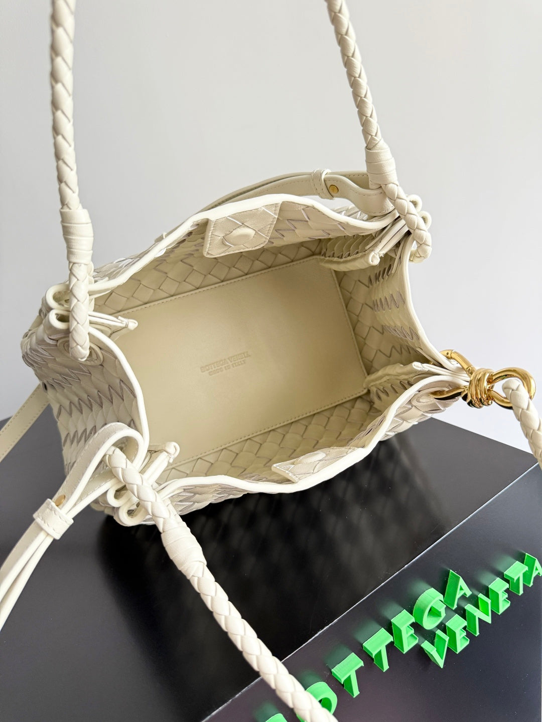 Bottega Veneta 835921 Black Designer Handbag Edition 8 - detail image 9