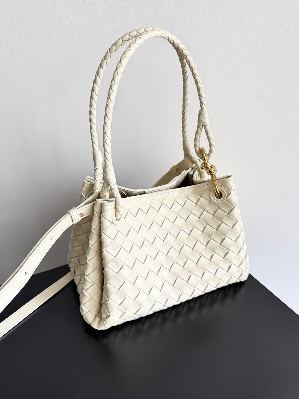 Bottega Veneta 835921 Black Designer Handbag Edition 8 - detail image 2