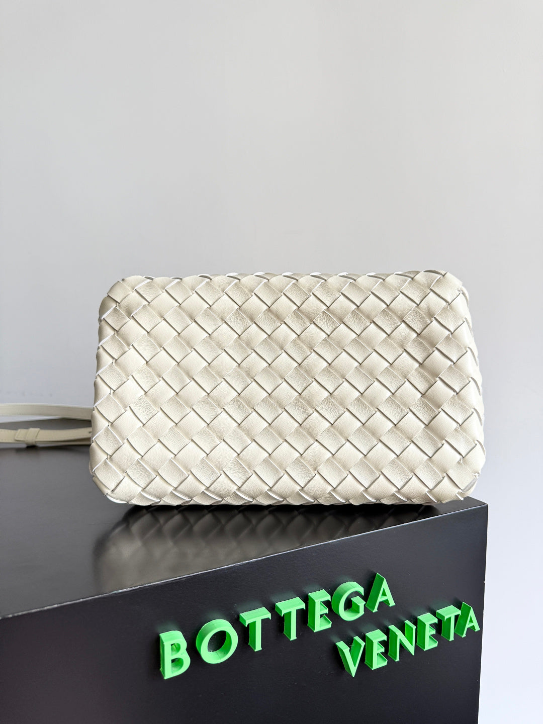 Bottega Veneta 835921 Black Designer Handbag Edition 8 - detail image 4